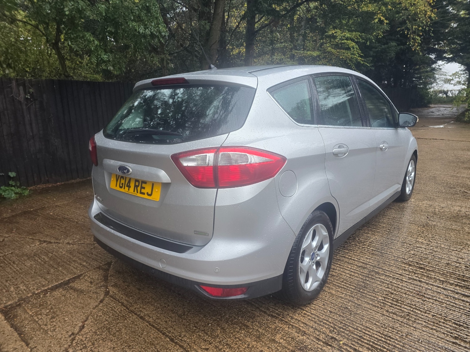 Used Ford C-Max 2014 for sale - 76407769: Photo 2