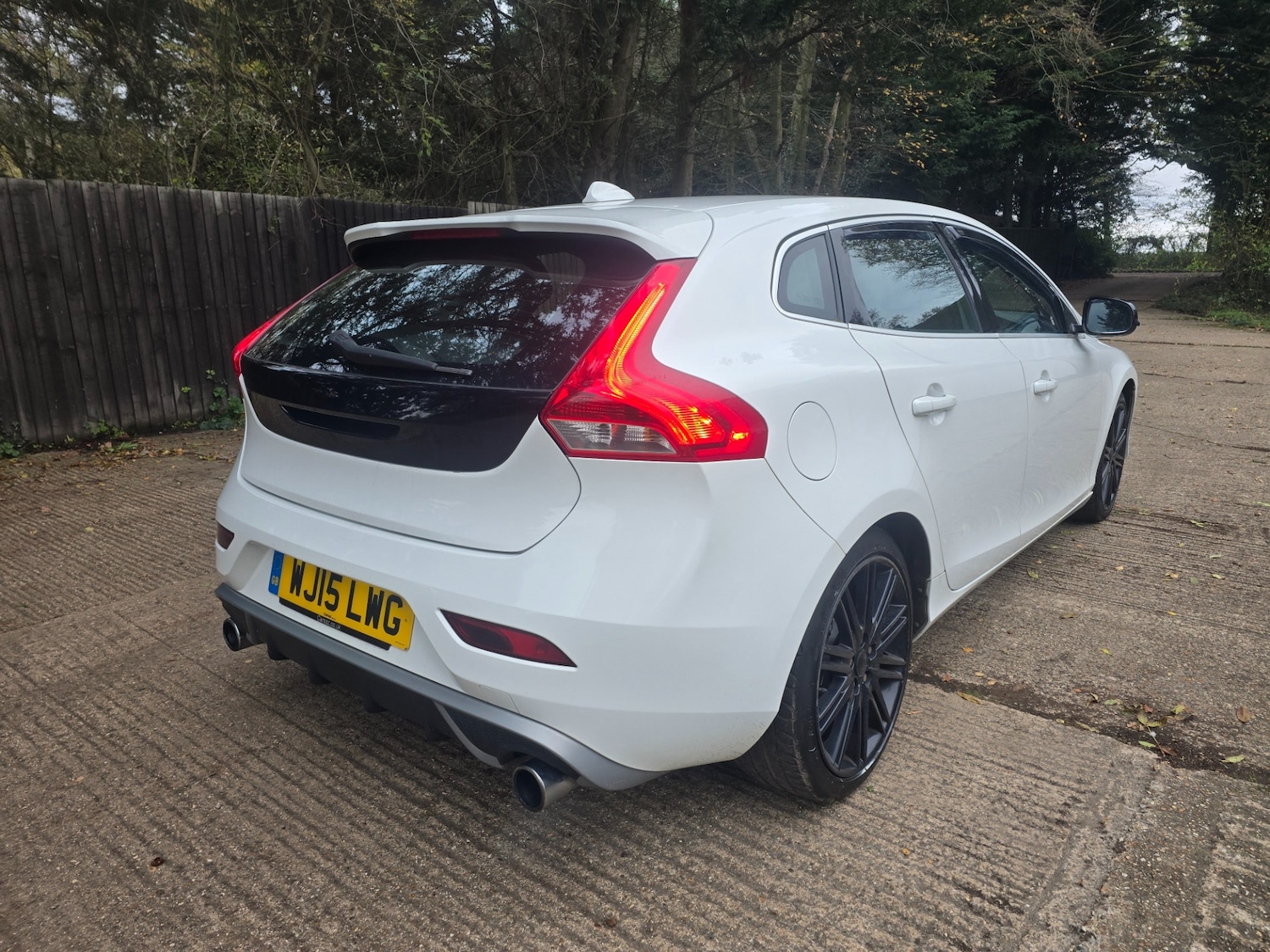 Used Volvo V40 2015 for sale - 76969436: Photo 2