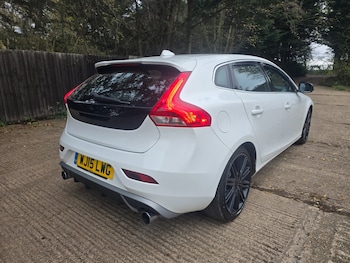 Used Volvo V40 2015 for sale - 76969436: Photo
