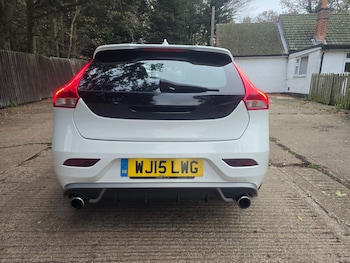 Used Volvo V40 2015 for sale - 76969436: Photo