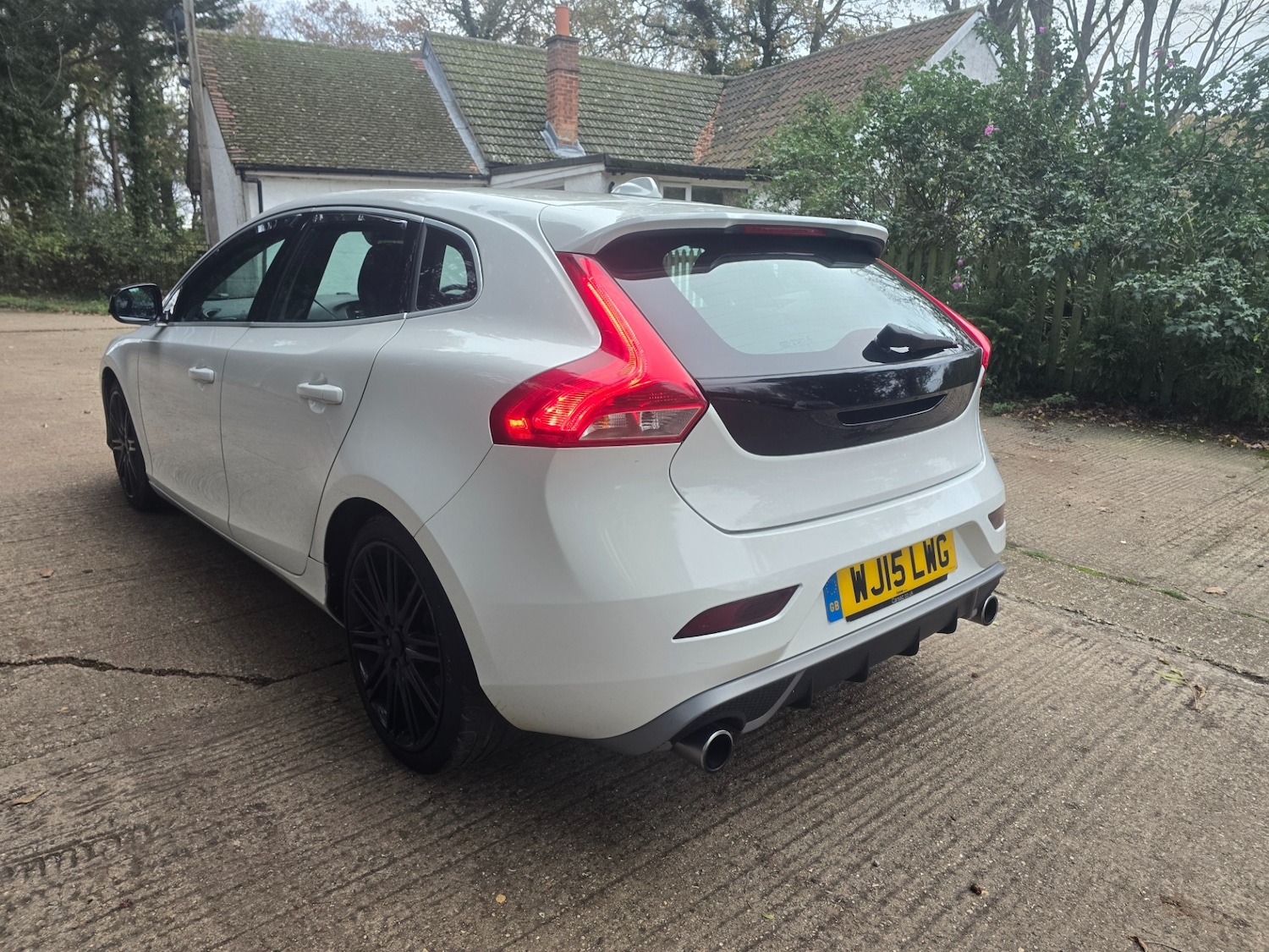 Used Volvo V40 2015 for sale - 76969436: Photo 4