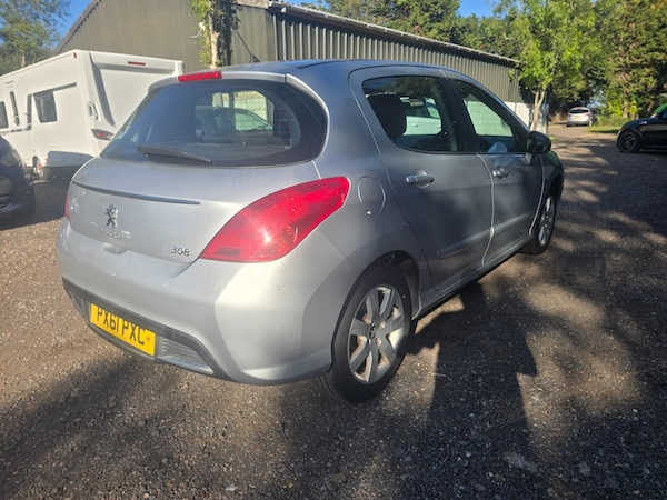 Used Peugeot 308 2011 for sale - 76067353: Photo 2