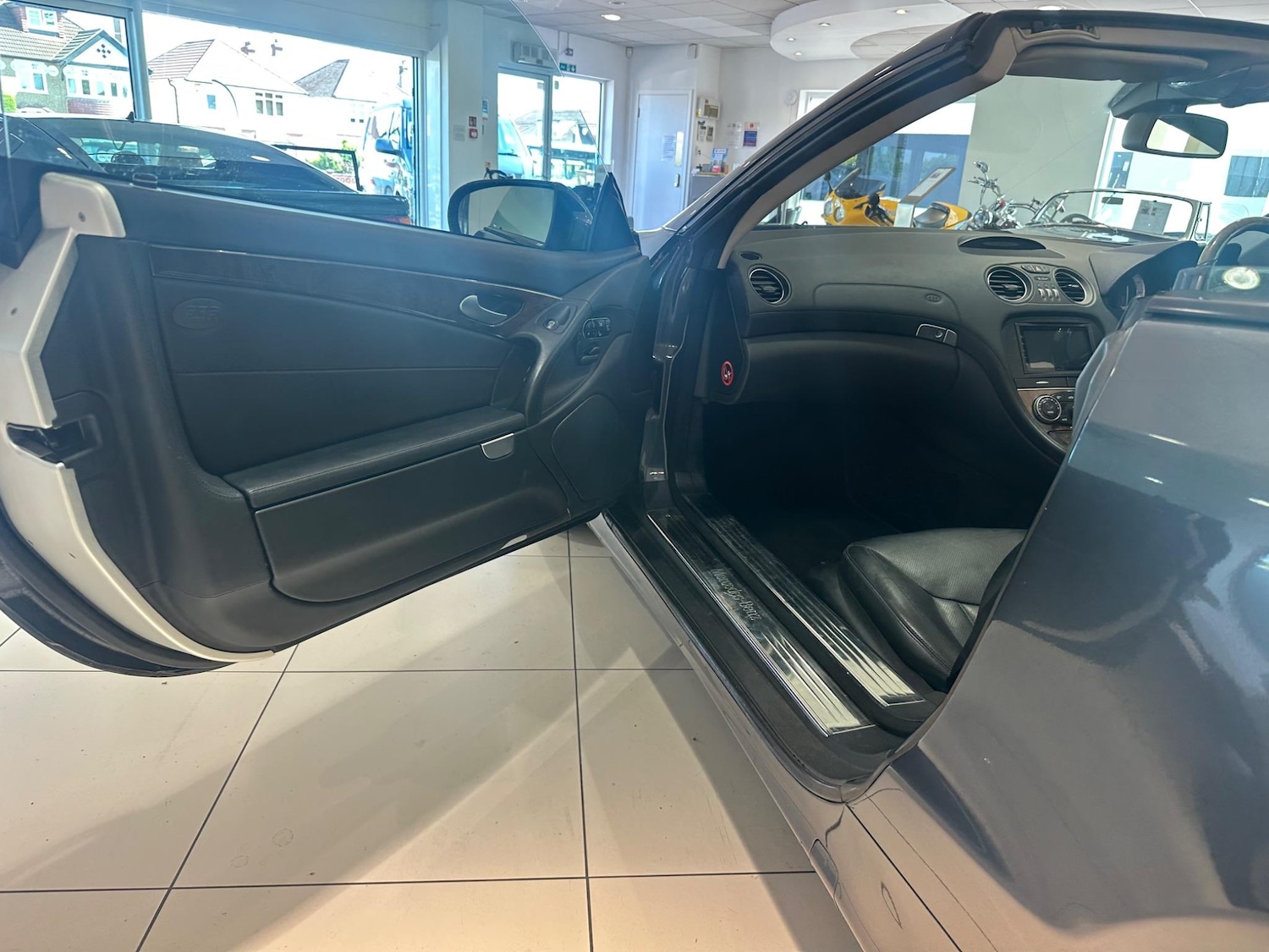 Used Mercedes-Benz SL 2008 for sale - 77460808: Photo 15