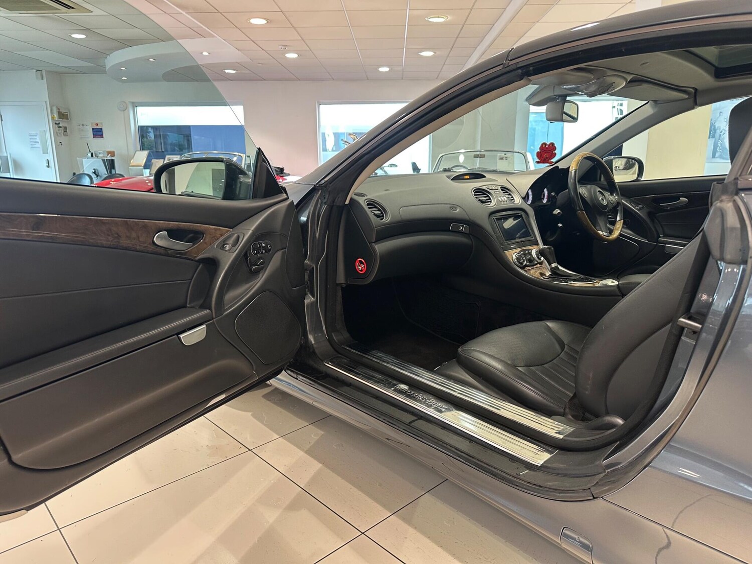 Used Mercedes-Benz SL 2008 for sale - 77460808: Photo 37