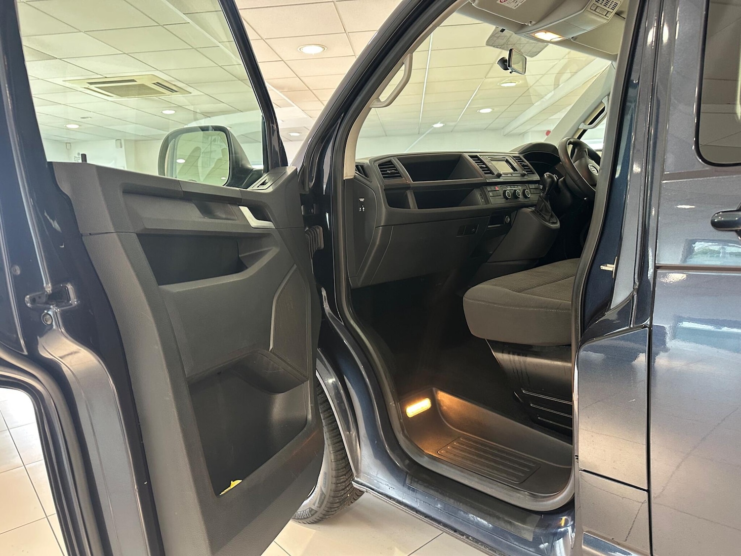 Used Volkswagen Transporter Shuttle 2019 for sale - 77633164: Photo 7