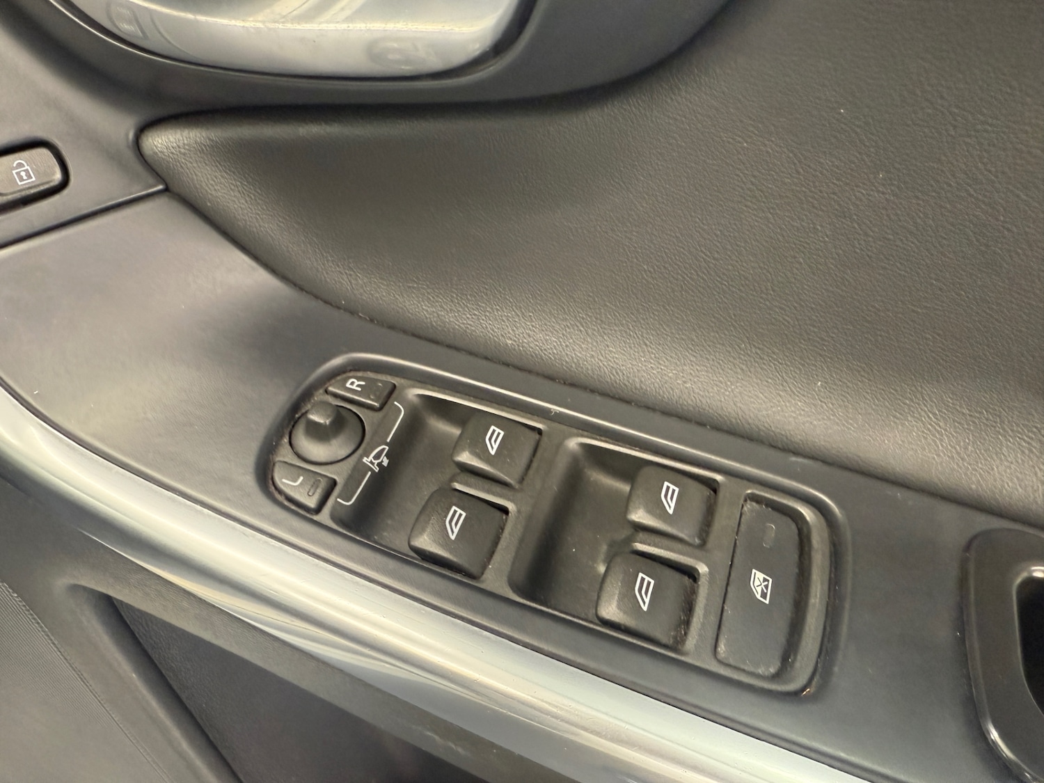 Used Volvo XC60 2015 for sale - 77189506: Photo 38