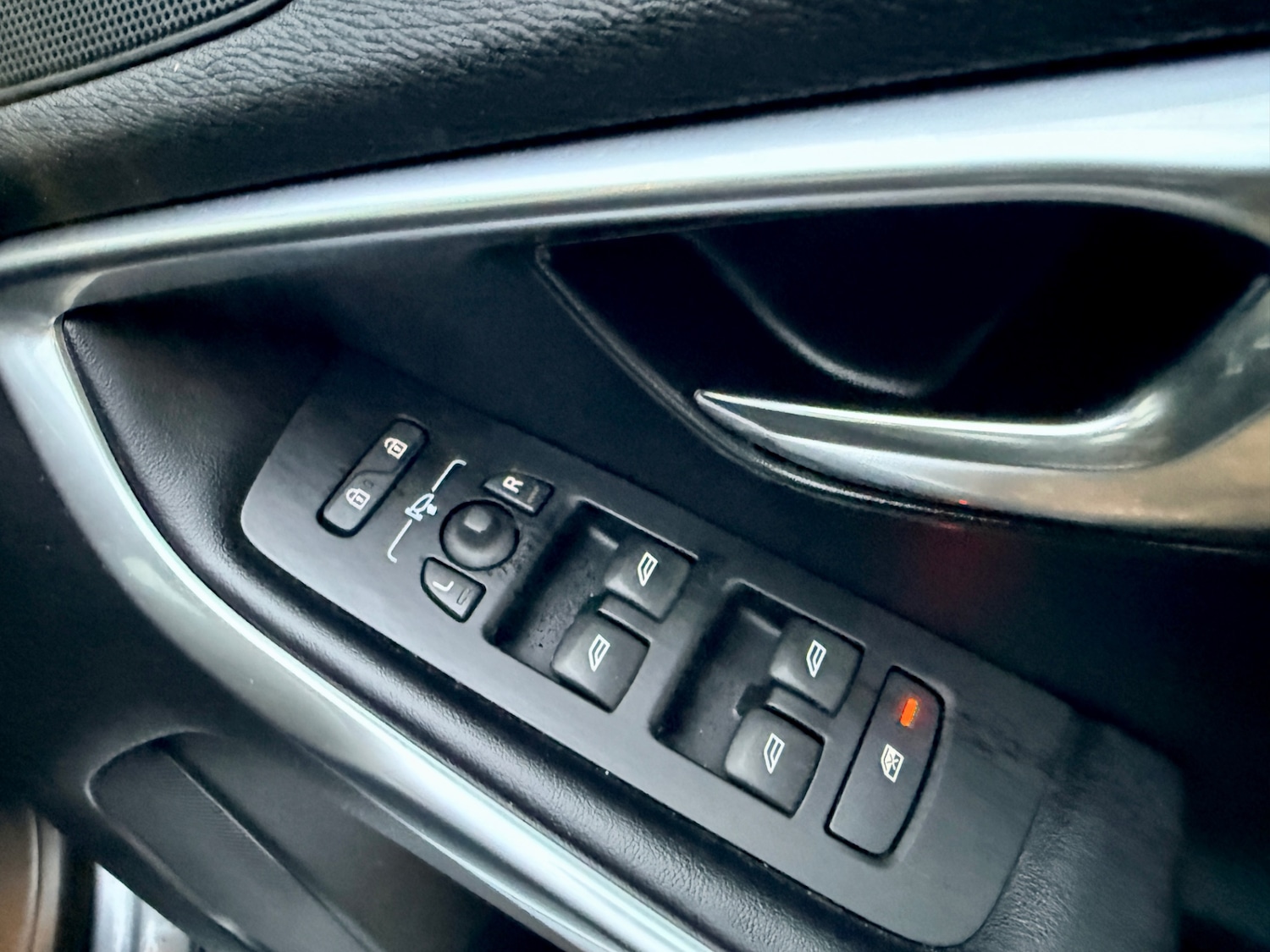 Used Volvo V40 2018 for sale - 77367070: Photo 29