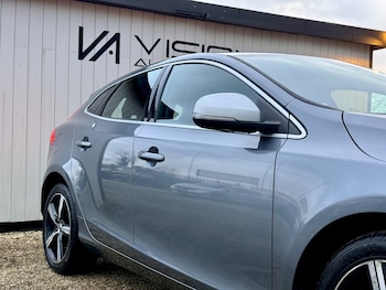 Used Volvo V40 2018 for sale - 77367070: Photo