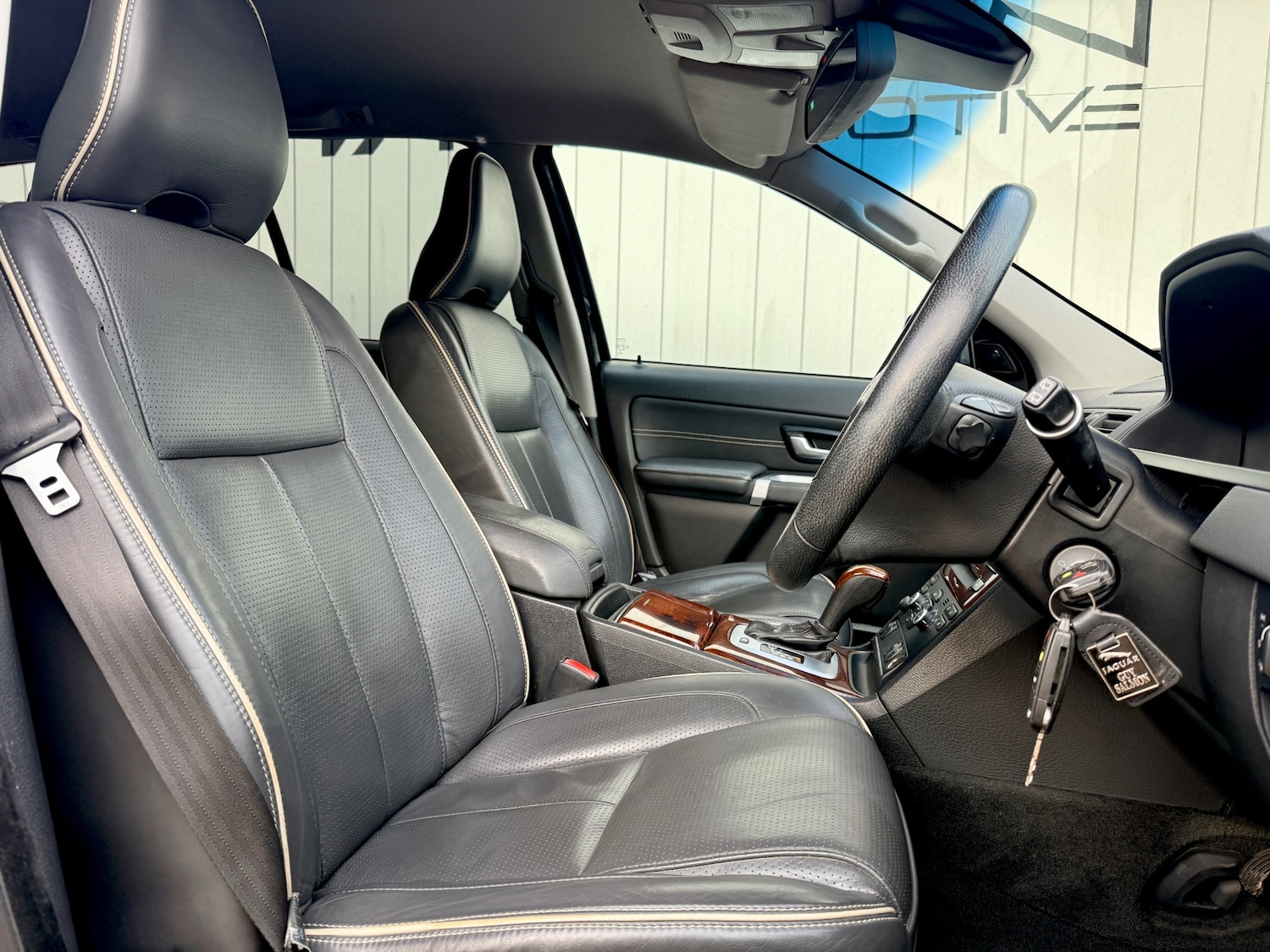 Used Volvo XC90 2011 for sale - 77210811: Photo 32