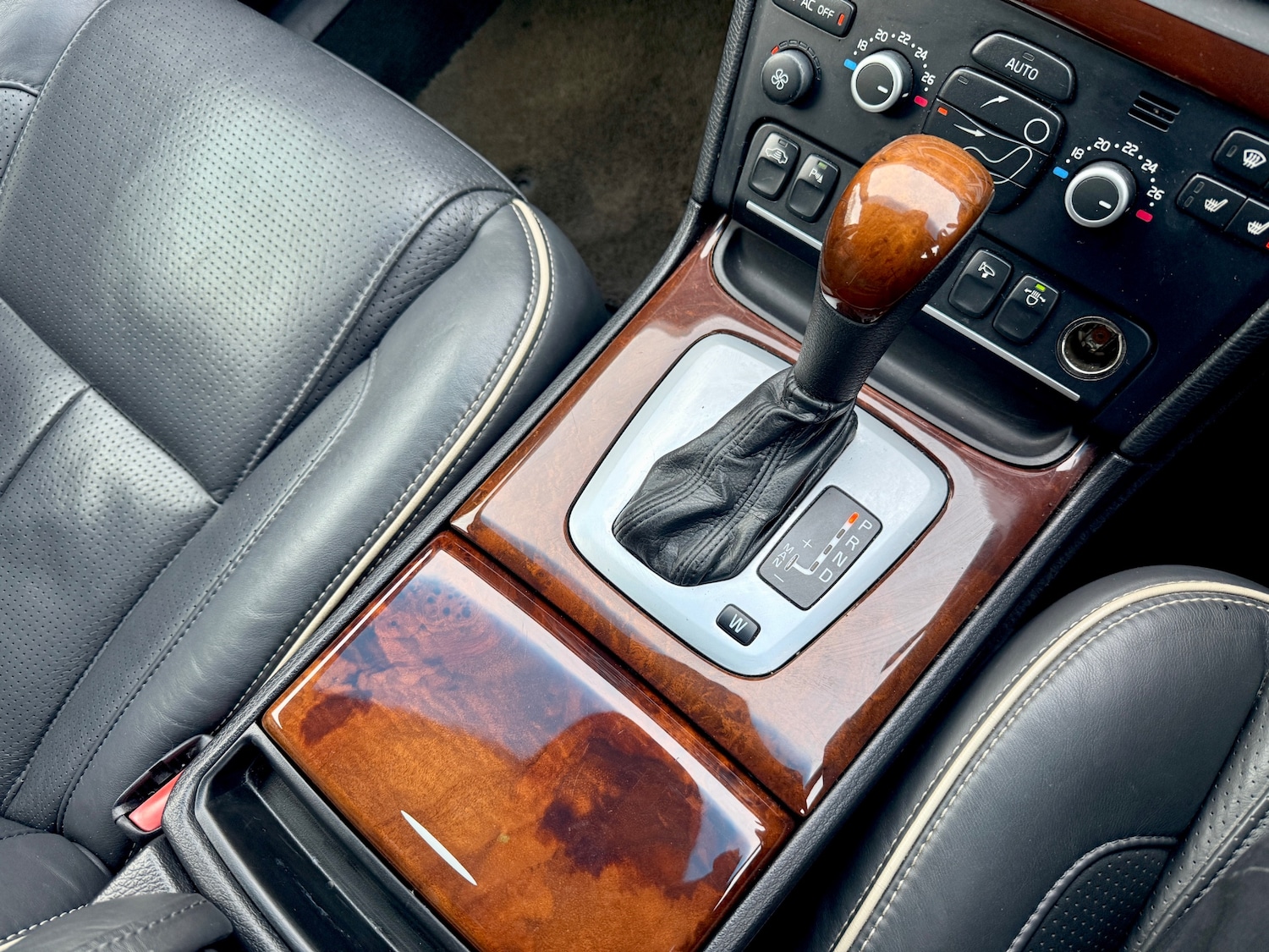 Used Volvo XC90 2011 for sale - 77210811: Photo 41