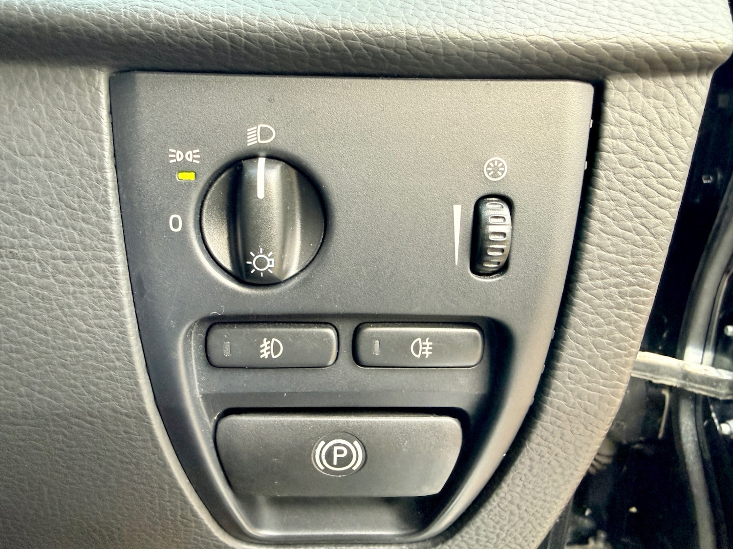 Used Volvo XC90 2011 for sale - 77210811: Photo 43