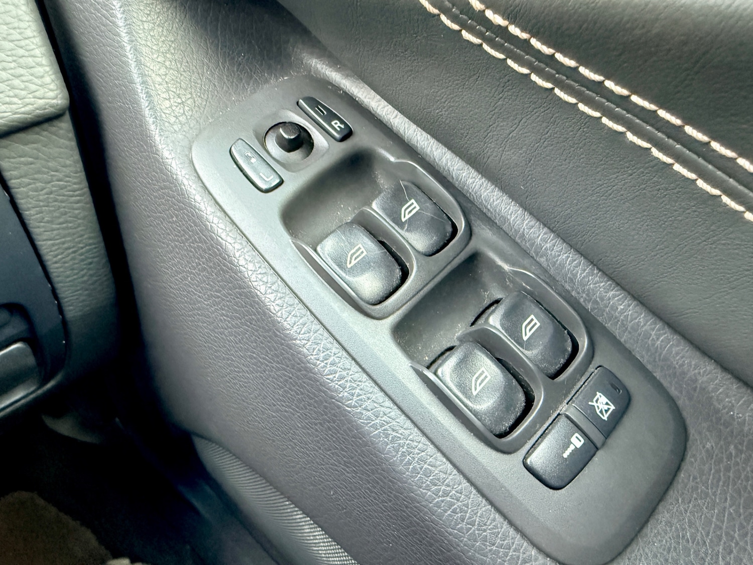 Used Volvo XC90 2011 for sale - 77210811: Photo 46