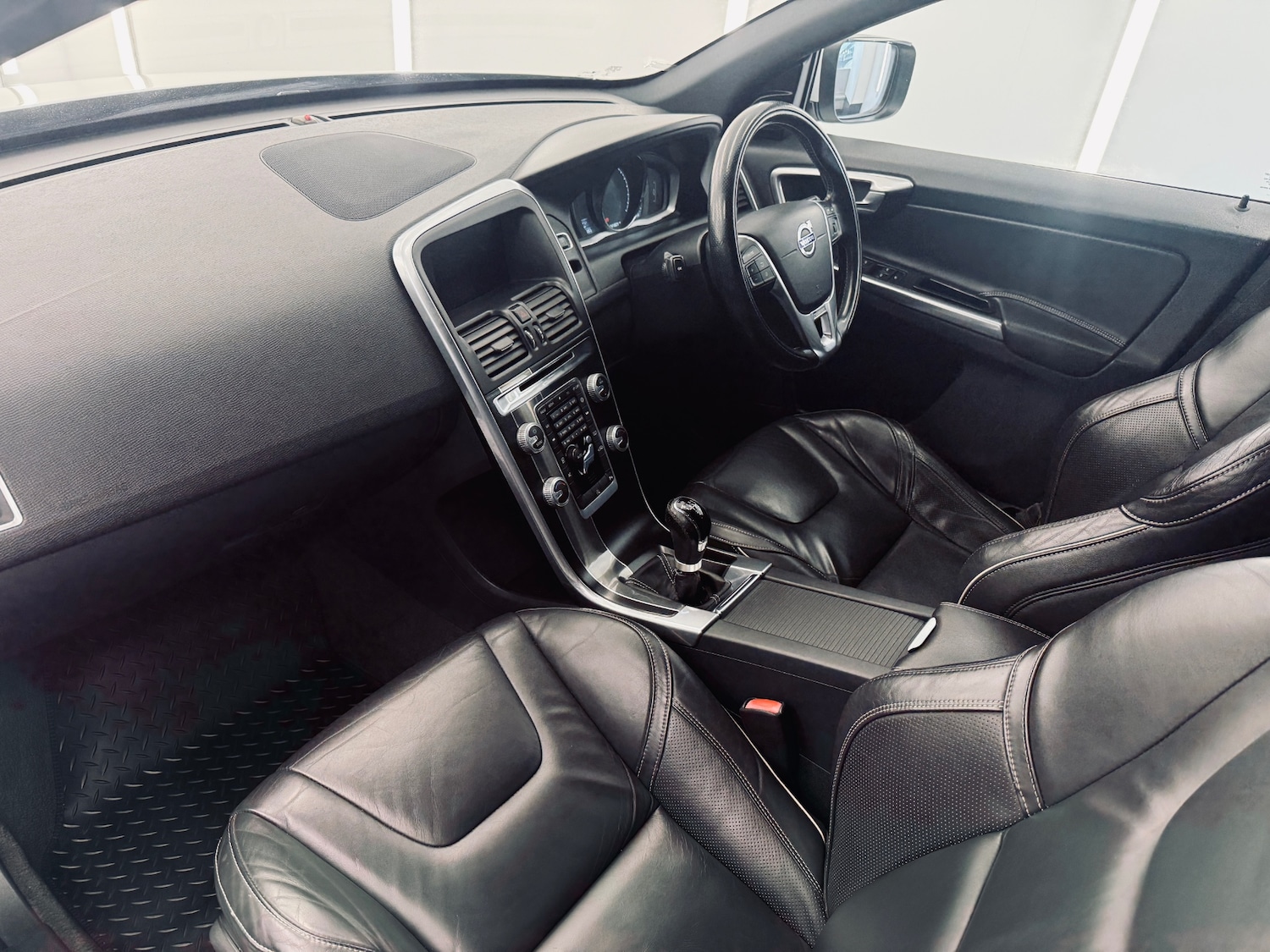 Used Volvo XC60 2015 for sale - 76663127: Photo 25