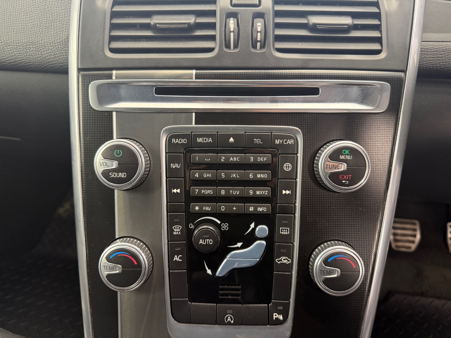 Used Volvo XC60 2015 for sale - 76663127: Photo 29