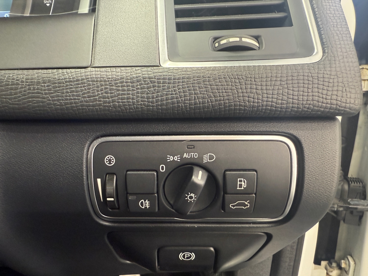 Used Volvo XC60 2015 for sale - 76663127: Photo 32