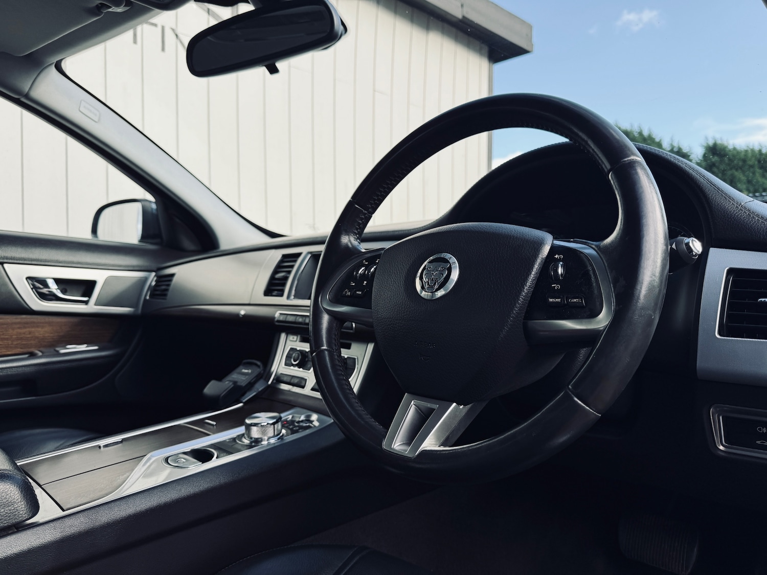 Used Jaguar XF 2013 for sale - 76662945: Photo 26