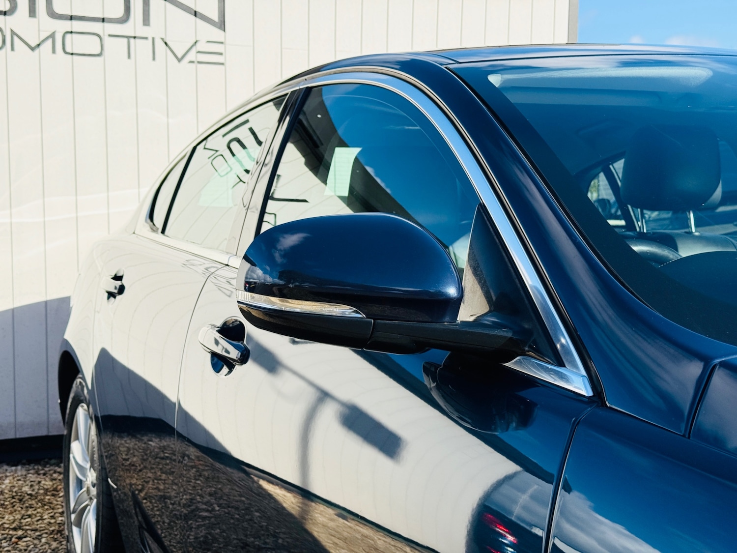 Used Jaguar XF 2013 for sale - 76662945: Photo 3