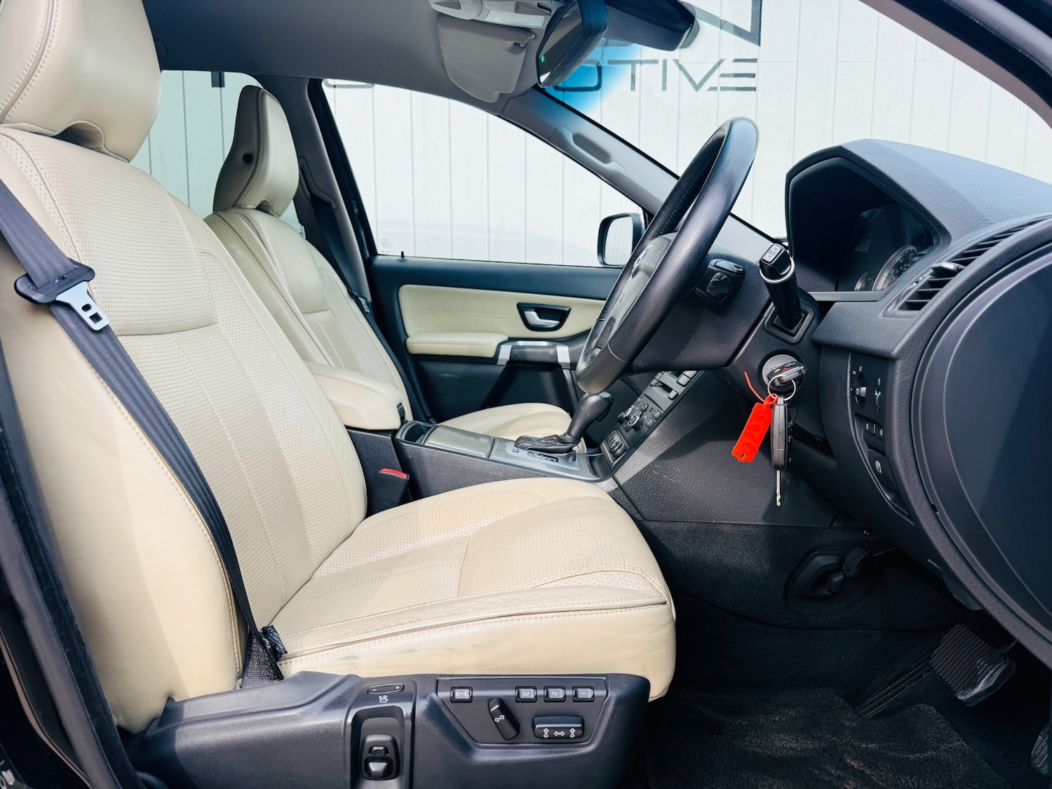 Used Volvo XC90 2010 for sale - 78011714: Photo 32