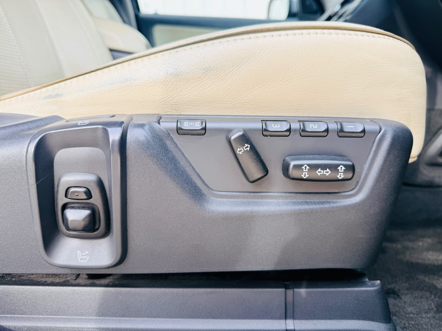 Used Volvo XC90 2010 for sale - 78011714: Photo 37