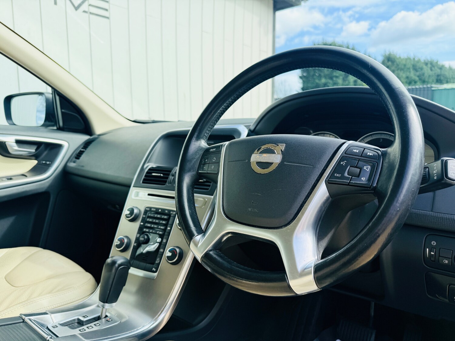 Used Volvo XC60 2012 for sale - 78028186: Photo 37