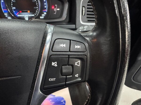 Used Volvo V60 2015 for sale - 76305626: Photo 31