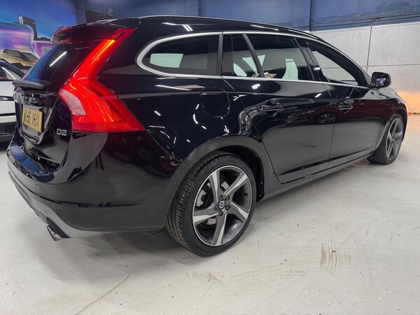 Used Volvo V60 2015 for sale - 76305626: Photo 4