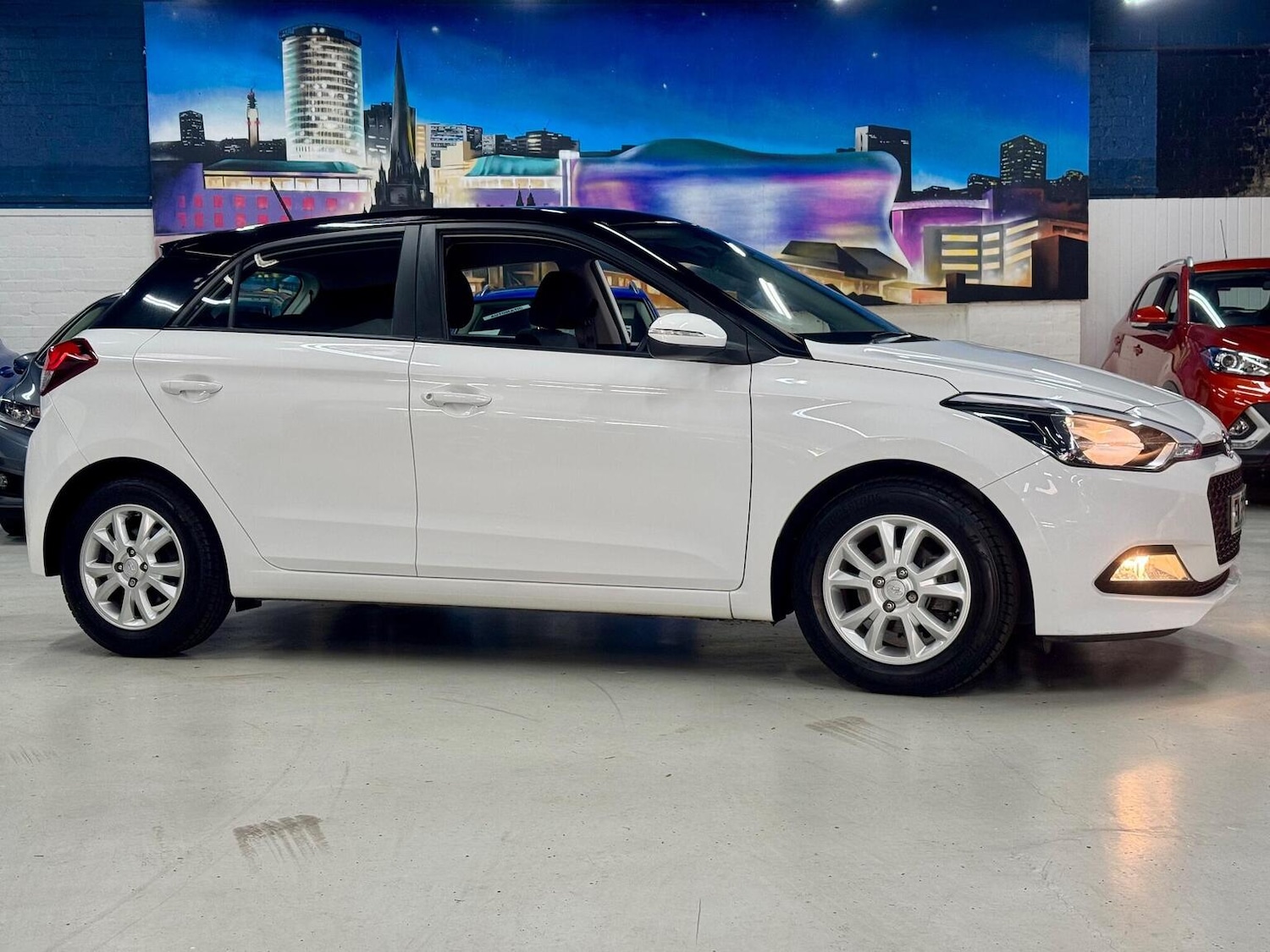 Used Hyundai i20 2017 for sale - 76324812: Photo 2