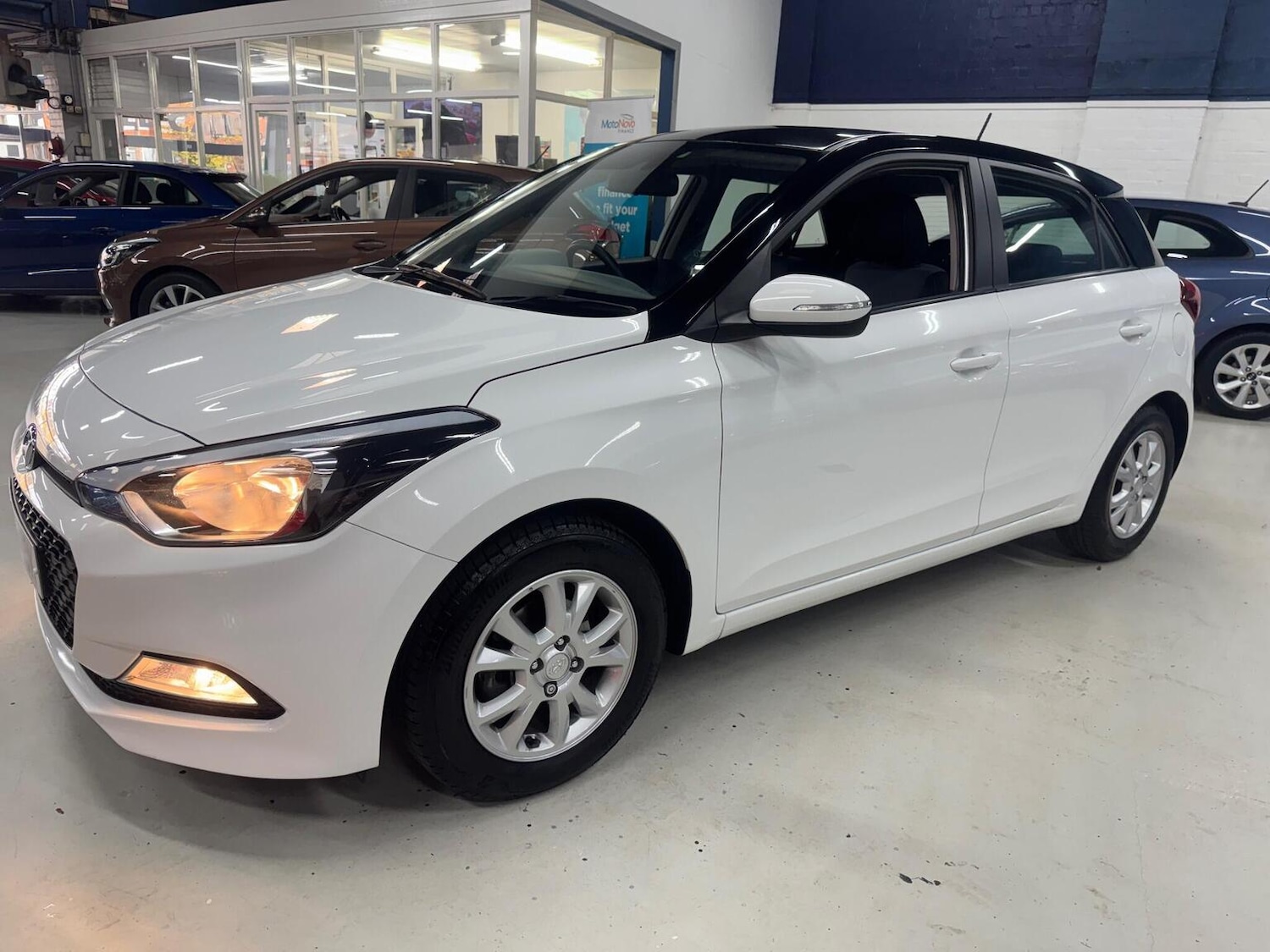 Used Hyundai i20 2017 for sale - 76324812: Photo 6