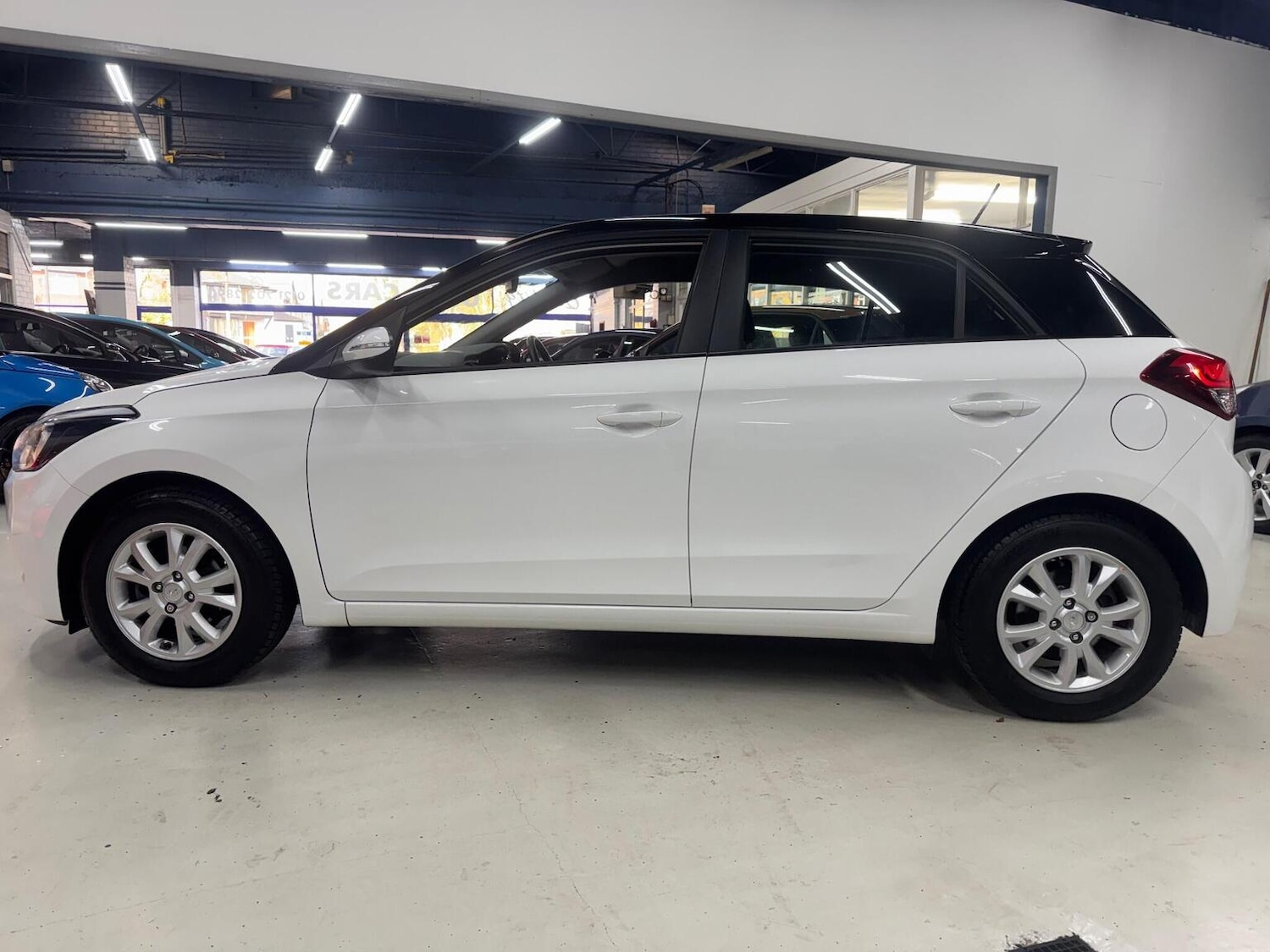 Used Hyundai i20 2017 for sale - 76324812: Photo 9