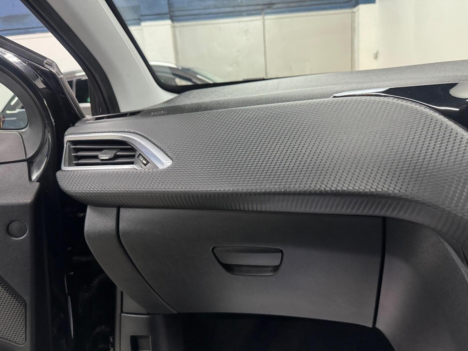 Used Peugeot 2008 2016 for sale - 76497385: Photo 32