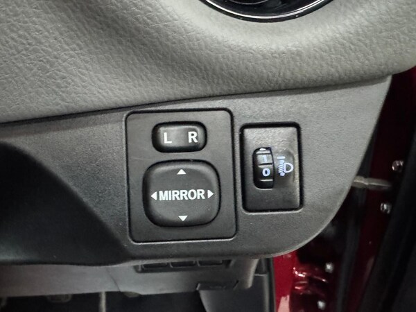 Used Toyota Yaris 2017 for sale - 76305592: Photo 28