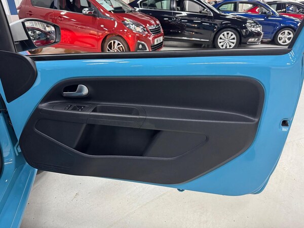 Used Volkswagen up! 2018 for sale - 76305544: Photo 26
