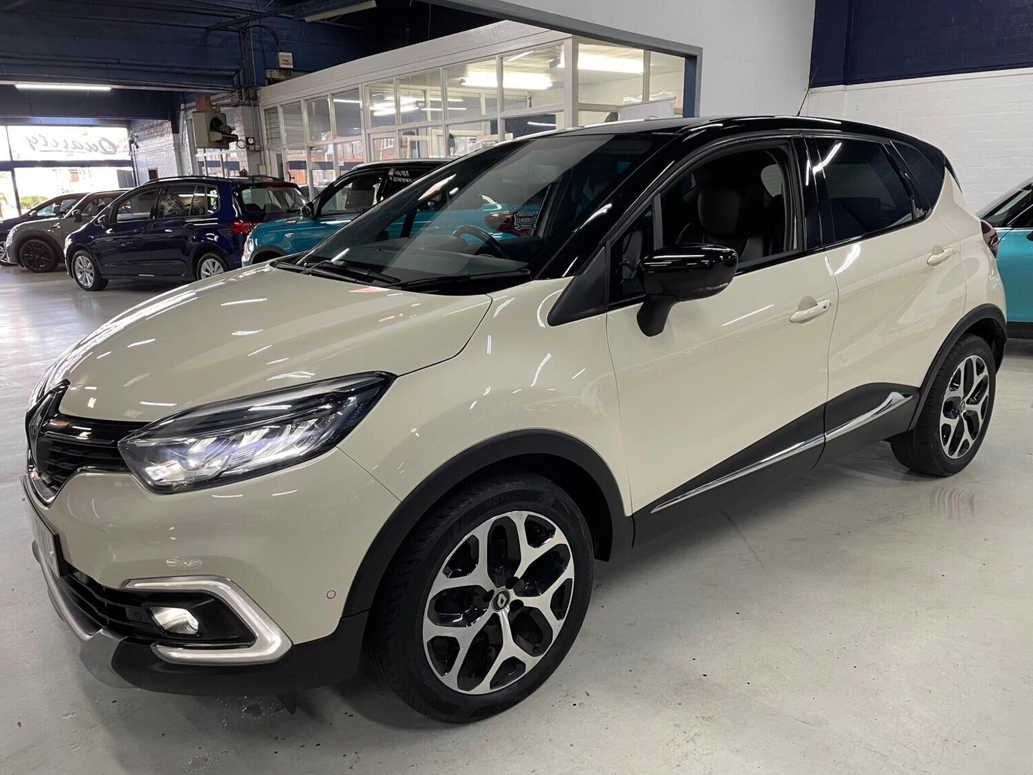 Used Renault Captur 2018 for sale - 77650055: Photo 2