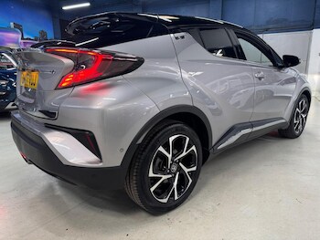 Used Toyota C-HR 2017 for sale - 78964902: Photo