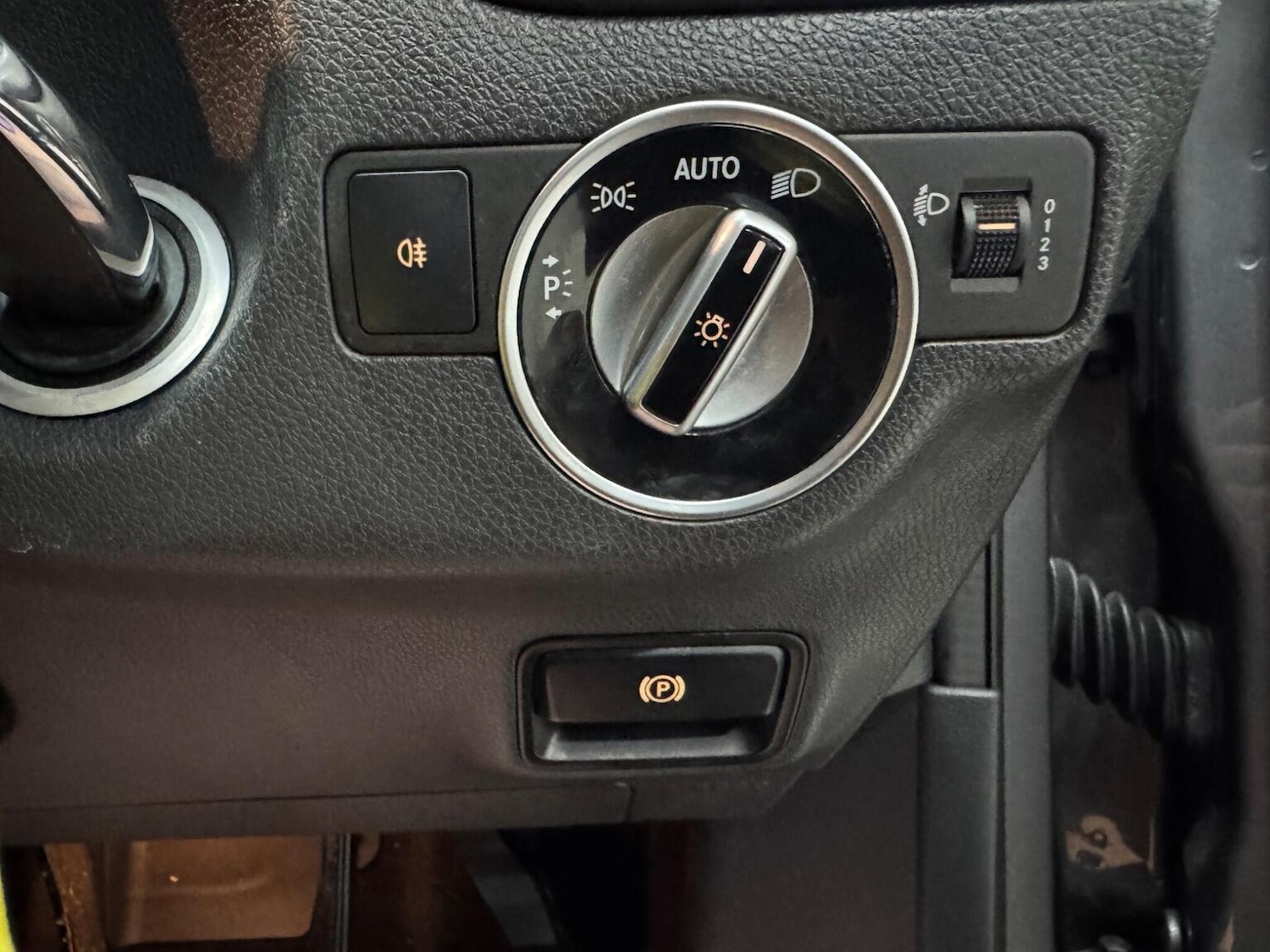 Used Mercedes-Benz A-Class 2014 for sale - 77897772: Photo 28