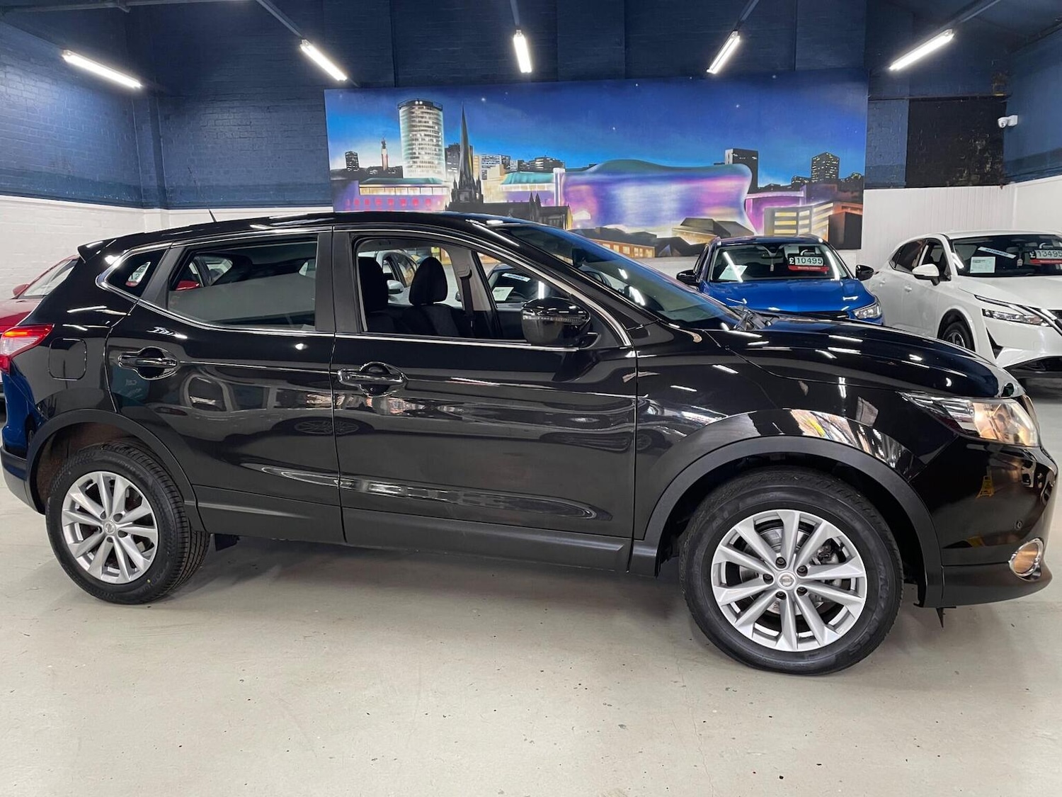 Used Nissan Qashqai 2017 for sale - 77915701: Photo 2