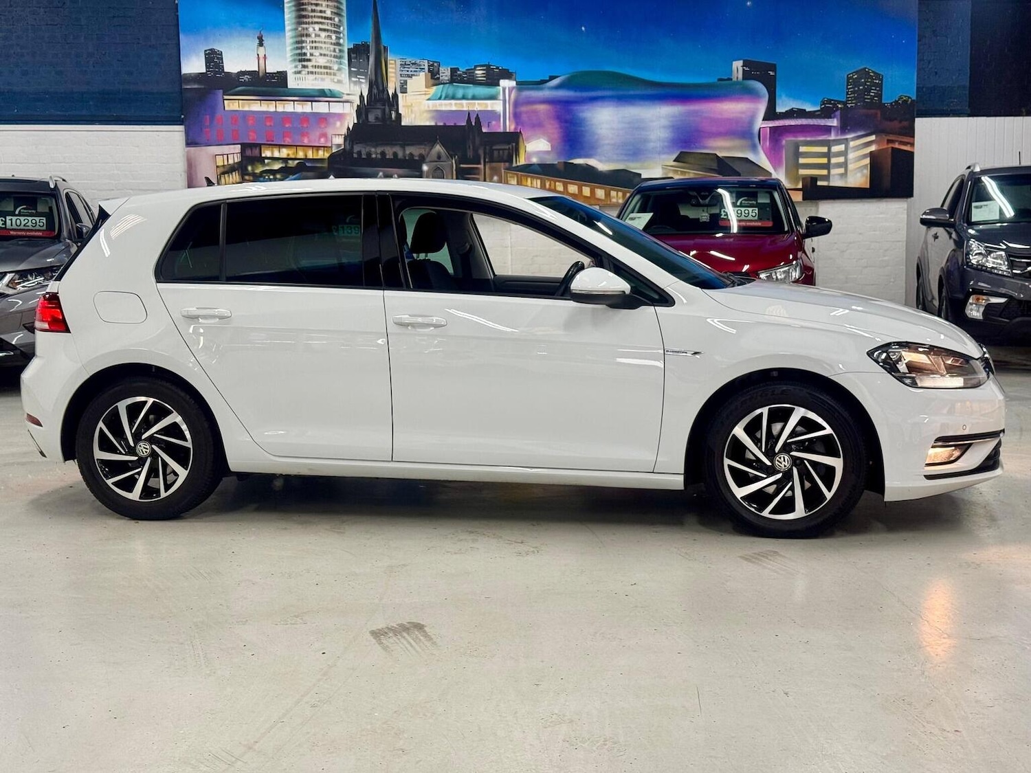 Used Volkswagen Golf 2019 for sale - 76547936: Photo 2