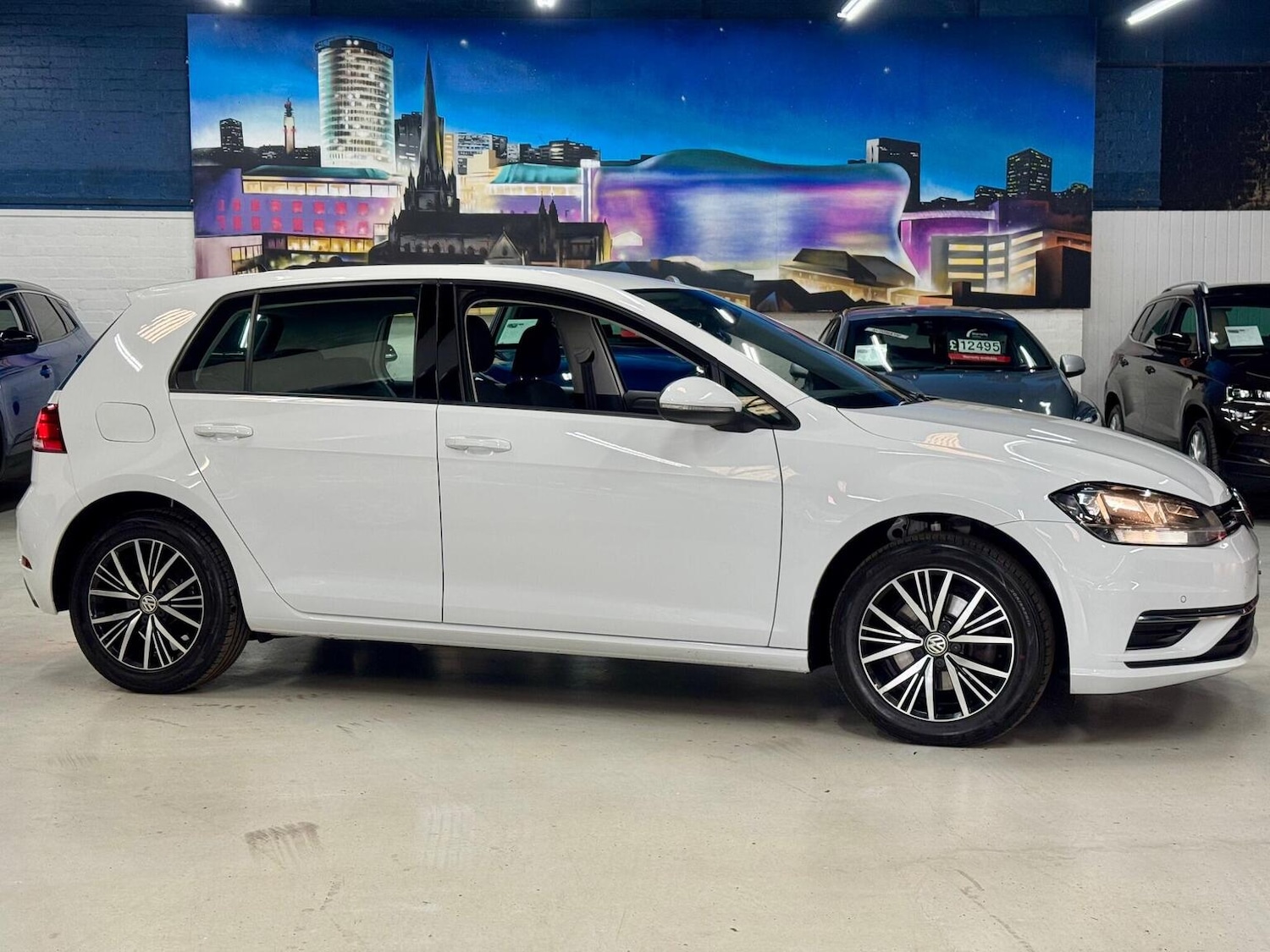 Used Volkswagen Golf 2017 for sale - 78201936: Photo 2