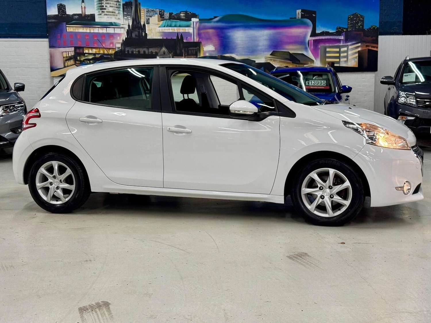 Used Peugeot 208 2014 for sale - 76387317: Photo 2