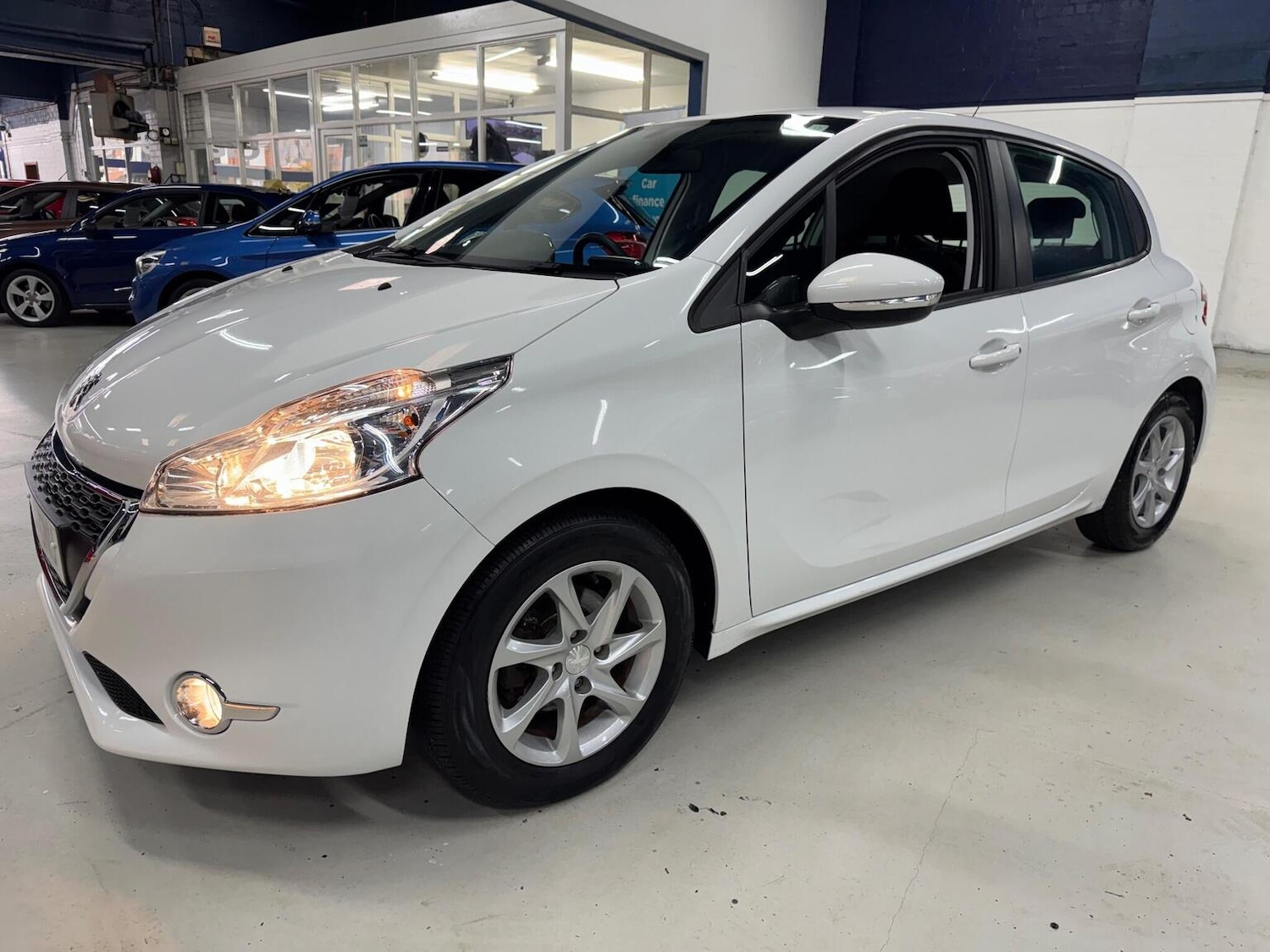 Used Peugeot 208 2014 for sale - 76387317: Photo 8