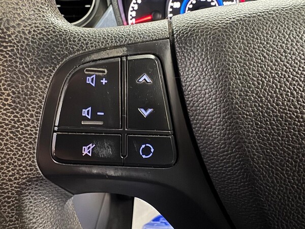 Used Hyundai i10 2014 for sale - 76305632: Photo 28