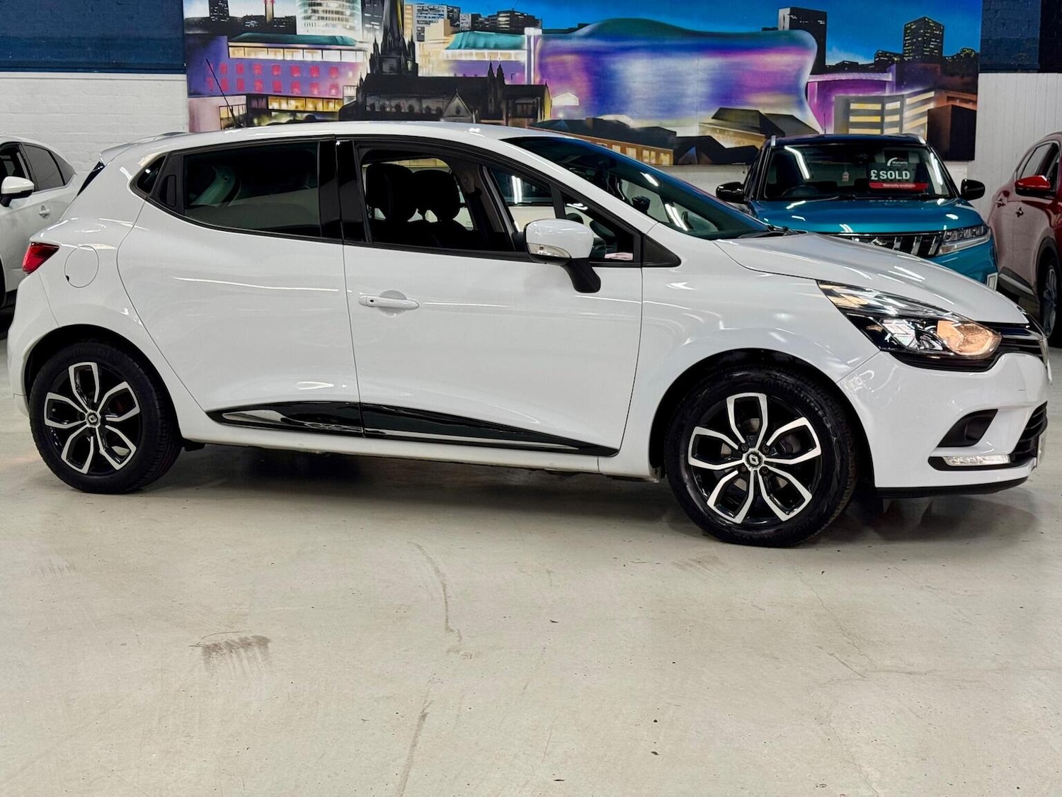 Used Renault Clio 2018 for sale - 77735718: Photo 2