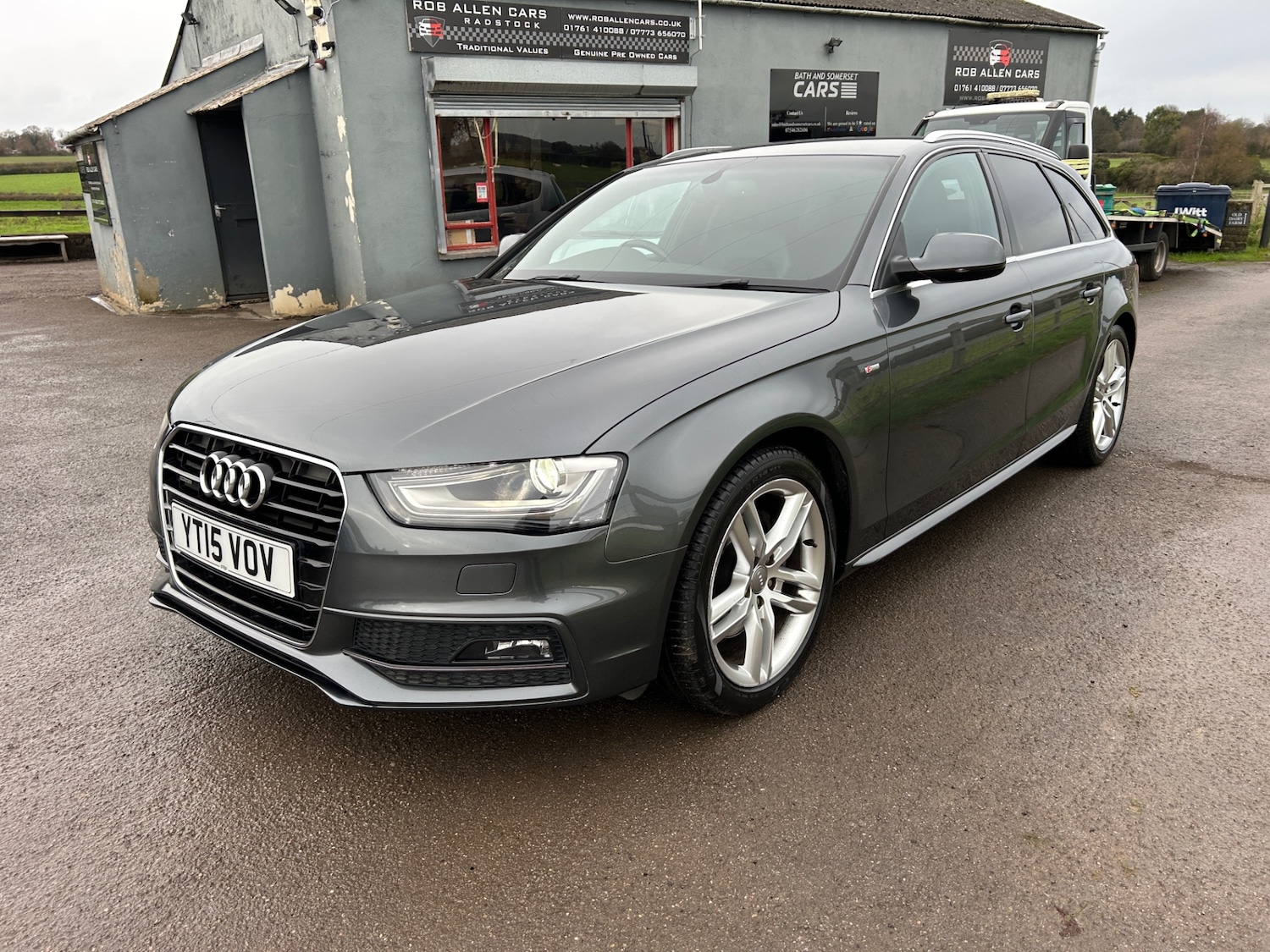 Used Audi A4 2015 for sale - 76777456: Photo 2