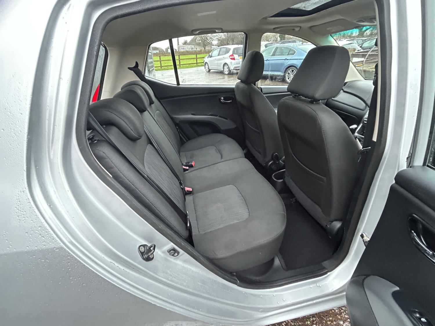 Used Hyundai i10 2012 for sale - 77104723: Photo 9