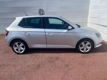 Used Skoda Fabia 2015 for sale - 79440961: Photo
