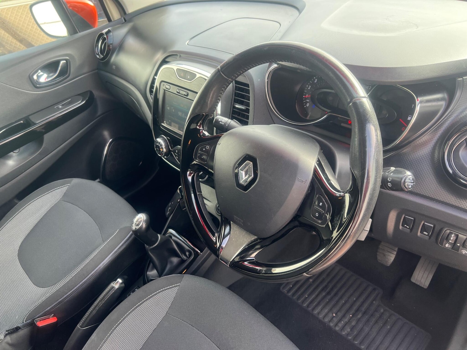 Used Renault Captur 2015 for sale - 78127366: Photo 12