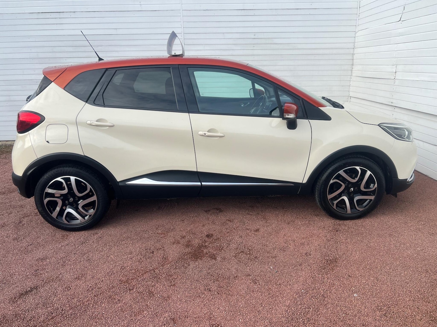 Used Renault Captur 2015 for sale - 78127366: Photo 3