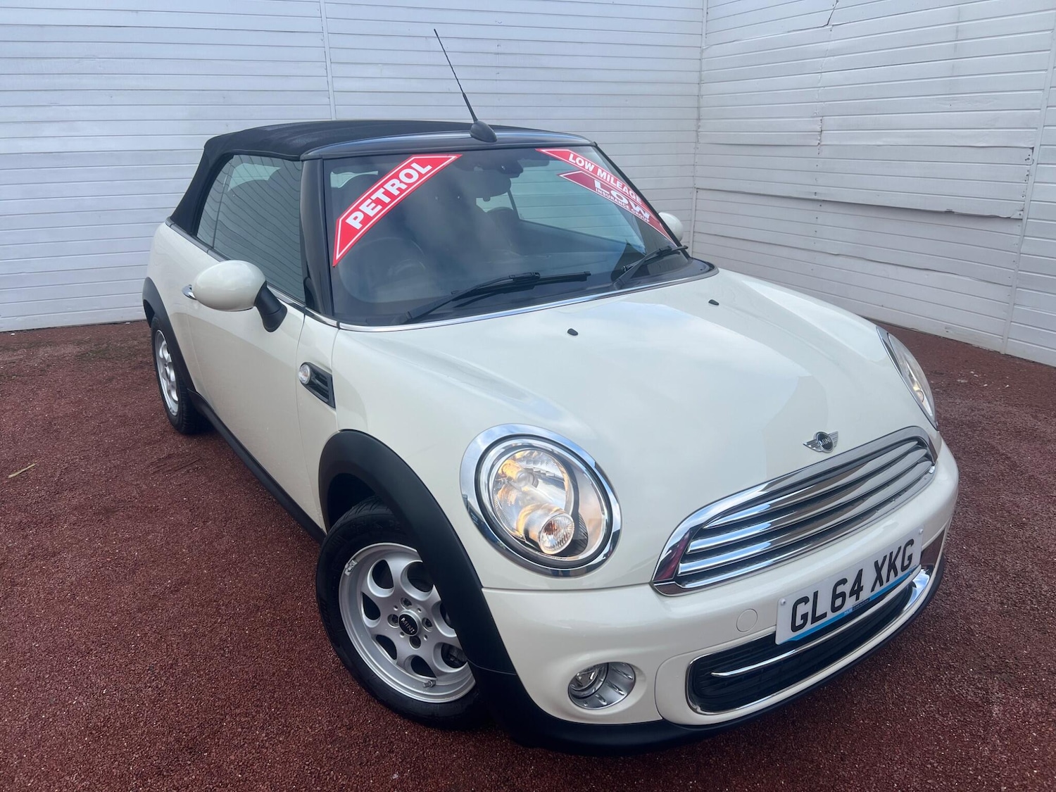 Used MINI Convertible 2014 for sale - 78117381: Photo 2