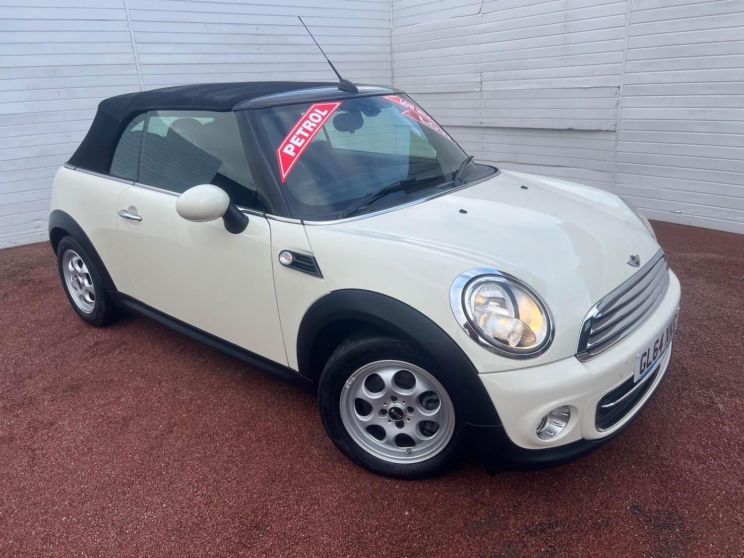 Used MINI Convertible 2014 for sale - 78117381: Photo 4