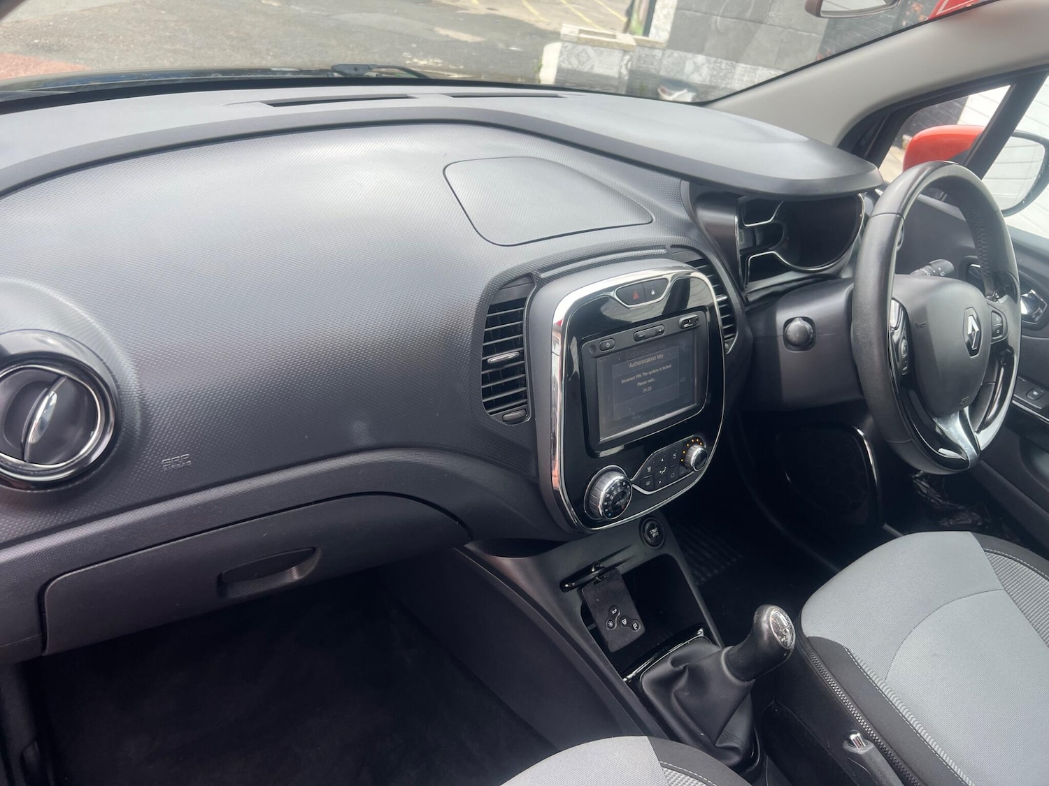 Used Renault Captur for sale - 78136064: Photo 11